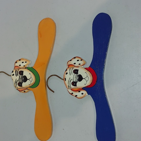 Vintage lot of 40 Wooden Children's Hangers with Puppy Face - Picture 2 of 4
